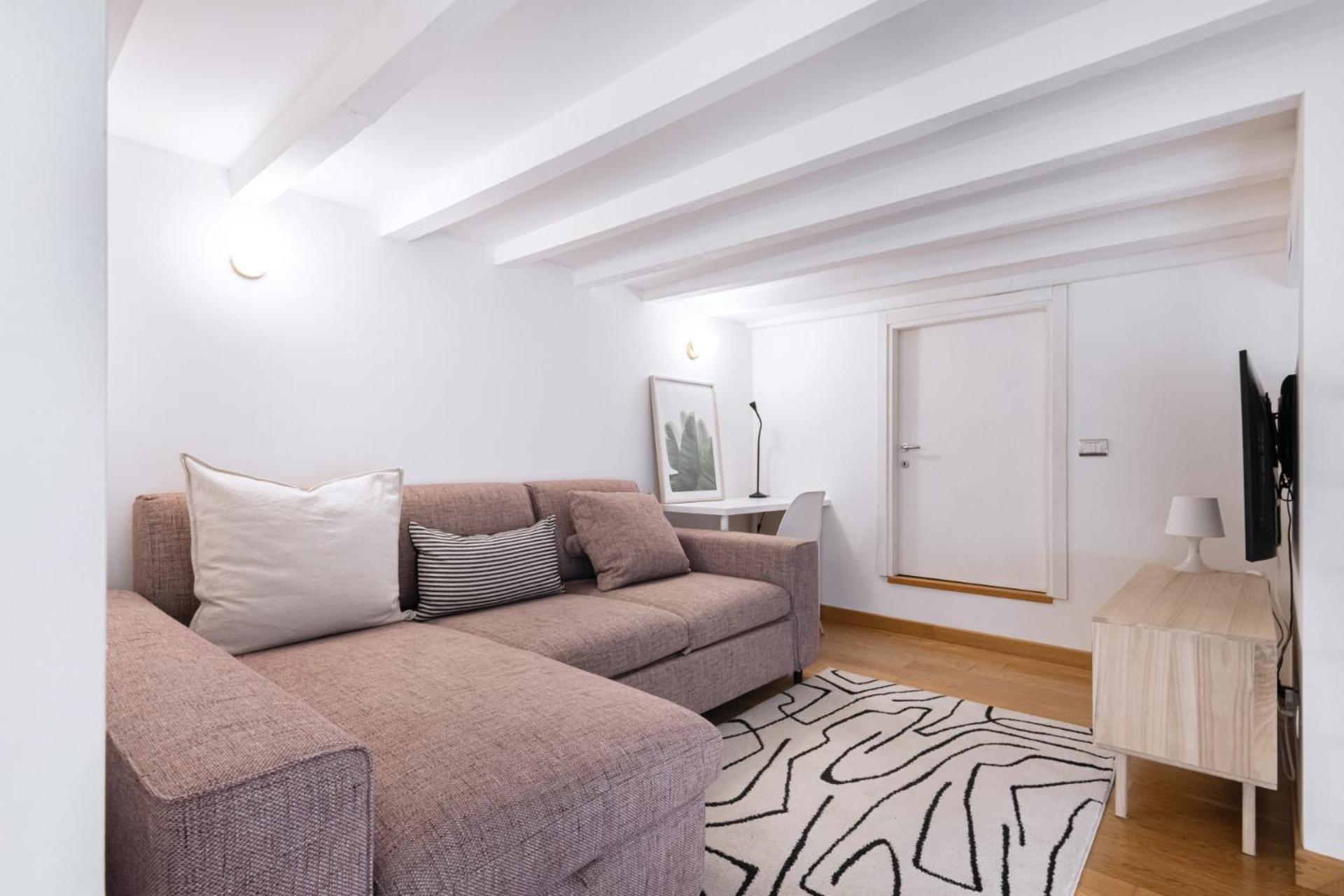 Easylife - Eleganza E Comfort In Loreto Milan
